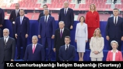 Avrupa Birliği’ne üye 27 ülke ile AB’ye üye olmayan 20 Avrupa ülkesinin liderini biraraya getiren Avrupa Siyasi Topluluğu’nun 5'inci zirvesi, Macaristan Başbakanı Viktor Orban'ın ev sahipliğinde yapılıyor.